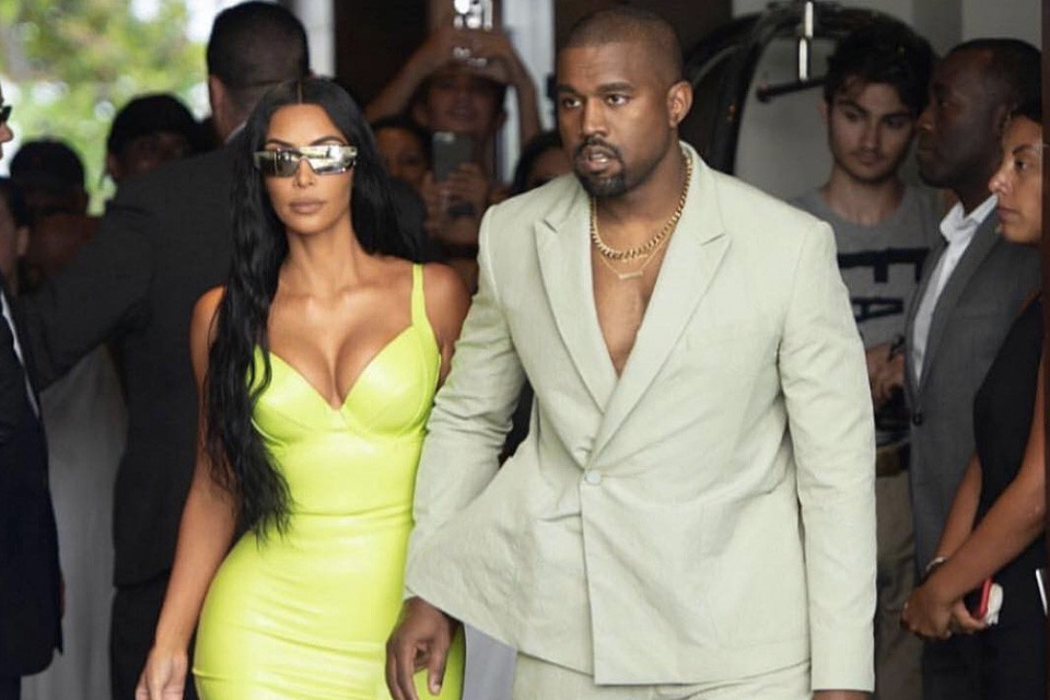 Kanye West Breaks The Internet With LV Suit and YZY Sliders - Trapped Magazine