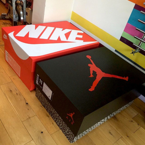 giant-jordan-inspired-sneaker-storage-box-02-570x570